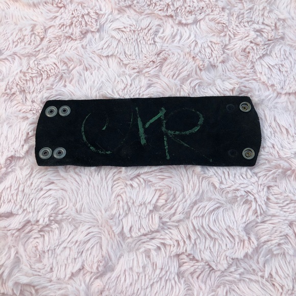 Beautiful Caroline Rocha Leather Cuff with Swarovski Crystals - Picture 5 of 6